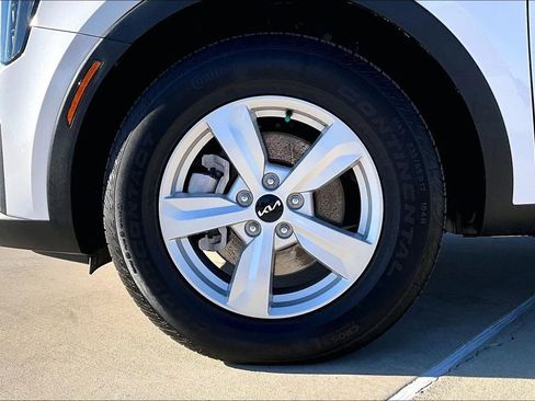 Used 2025 Kia Sorento LX image 11