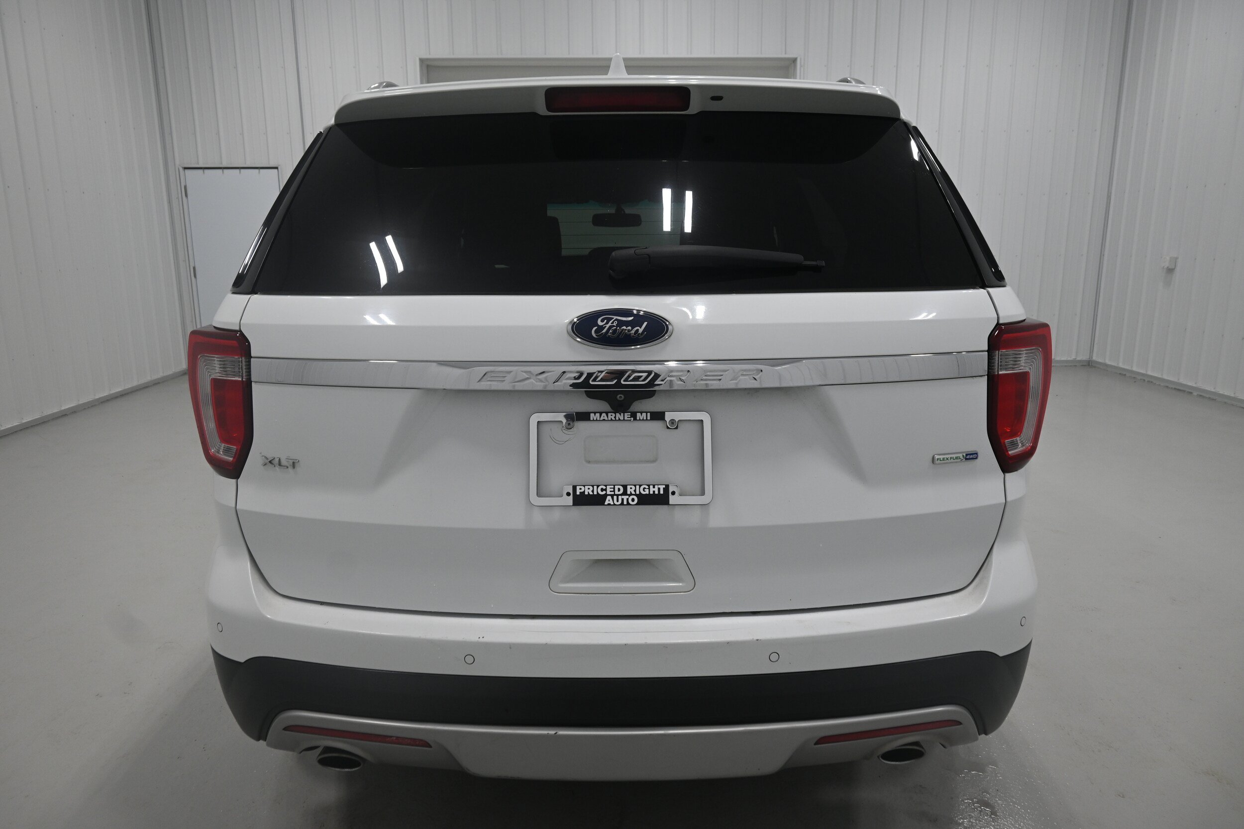 Used 2016 Ford Explorer XLT w/ Equipment Group 201A AWD/4WD image 30