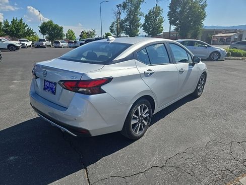 Used 2023 Nissan Versa SV image 5