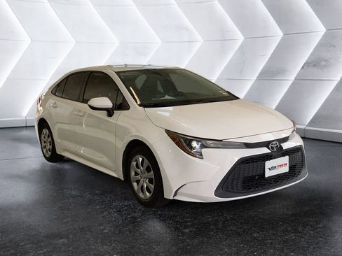 Used 2022 Toyota Corolla LE image 1