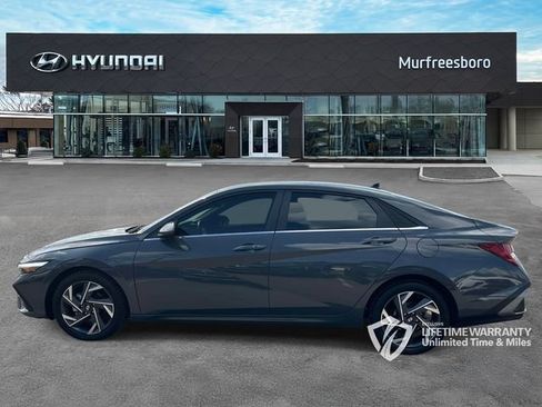 Certified 2024 Hyundai Elantra SEL w/ Convenience Package FWD image 9