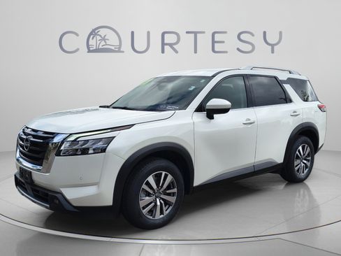 Certified 2022 Nissan Pathfinder SL w/ Cargo Package AWD/4WD image 1