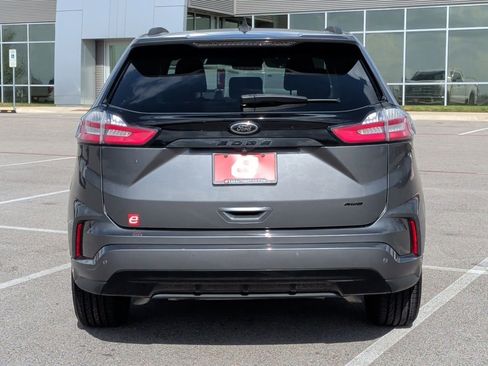 Used 2022 Ford Edge SE w/ Black Appearance Package image 7
