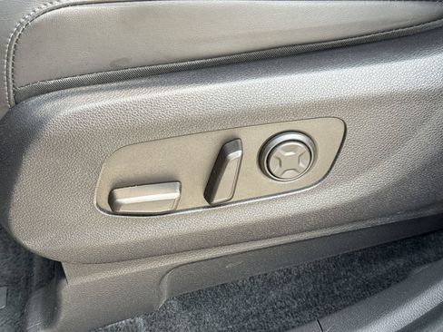 Used 2026 Kia Carnival FWD image 14