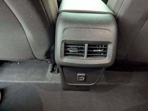 Used 2023 Chevrolet Equinox LT image 17