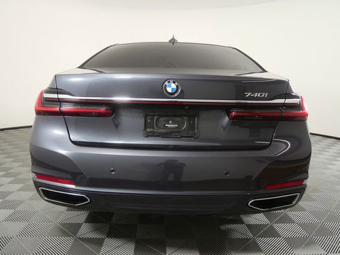 Used 2020 BMW 740i w/ Premium Package image 4