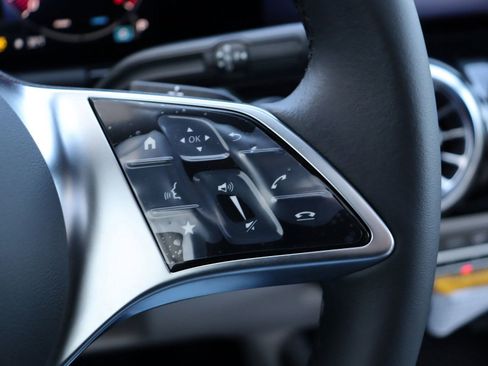 Used 2025 Mercedes-Benz GLA 250 image 34