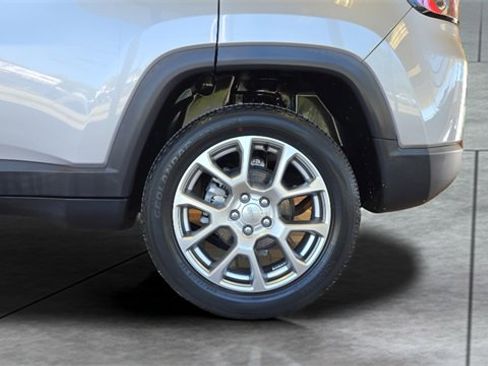 Used 2022 Jeep Compass Latitude image 28