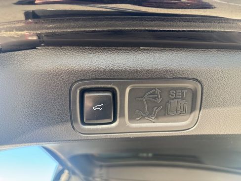 Used 2021 Ford Expedition Limited image 12