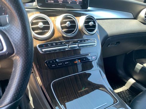 Used 2017 Mercedes-Benz GLC 300 4MATIC image 25