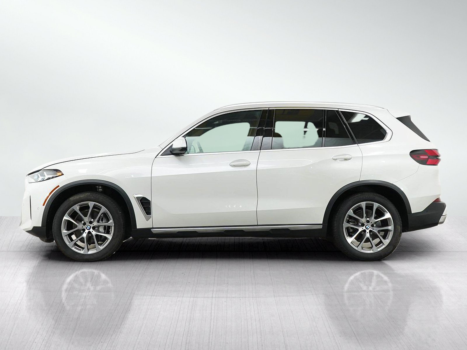 Used 2024 BMW X5 xDrive40i AWD/4WD image 2