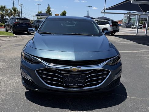 Used 2025 Chevrolet Malibu LT FWD image 2