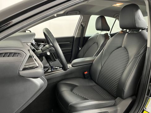 Used 2024 Toyota Camry SE image 4