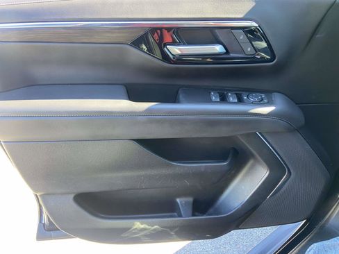 Certified 2025 Chevrolet Tahoe LS image 8