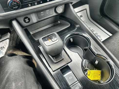 Used 2024 Nissan Rogue SV FWD image 25