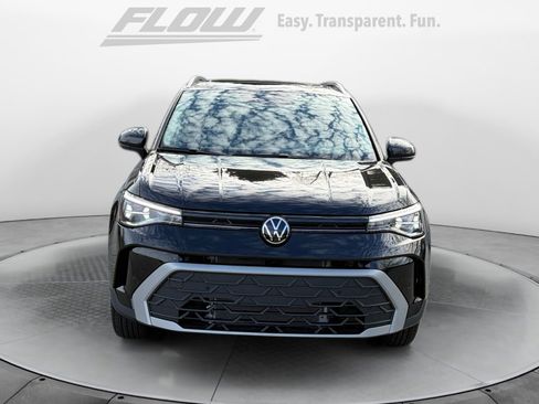 New 2026 Volkswagen Taos SE image 2