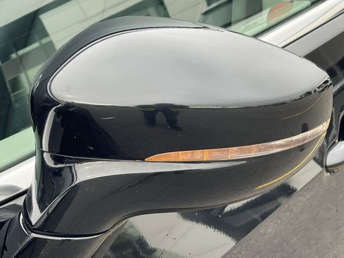 Used 2024 Chrysler Pacifica Touring-L FWD image 19