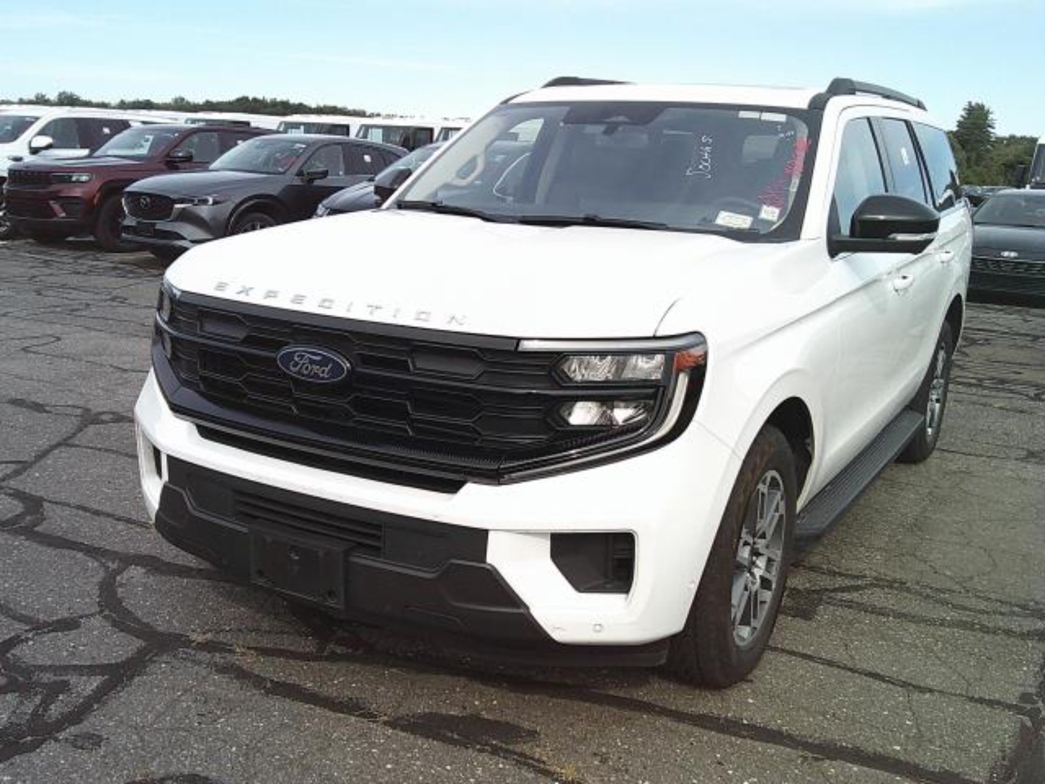 Used 2025 Ford Expedition Active AWD/4WD image 2
