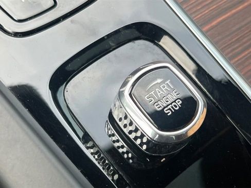 Certified 2024 Volvo XC60 T8 Ultimate w/ Protection Package Premier image 24