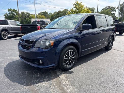 Used 2017 Dodge Grand Caravan GT FWD image 2