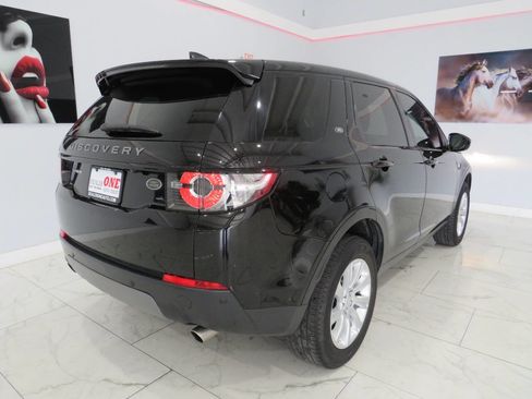 Used 2018 Land Rover Discovery Sport SE image 3
