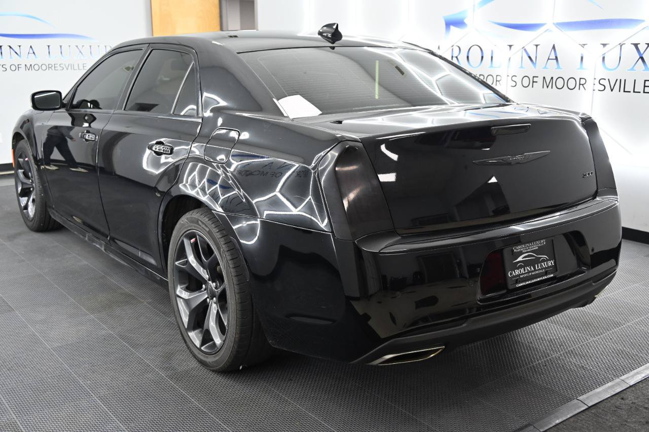 Used 2021 Chrysler 300 Touring L RWD image 2