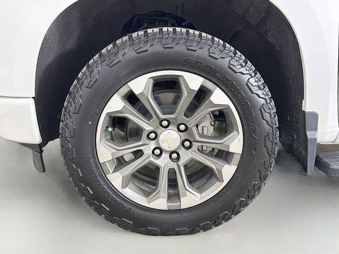 Used 2022 Chevrolet Silverado 1500 High Country w/ Z71 Off-Road Package AWD/4WD image 28