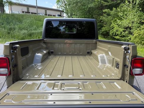 New 2025 Jeep Gladiator Sport image 9