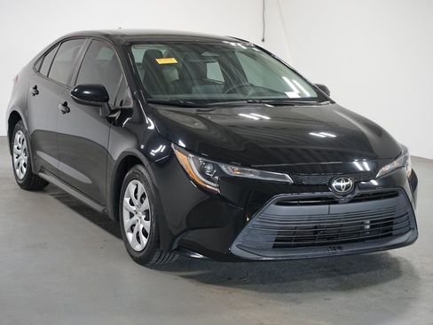 Certified 2023 Toyota Corolla LE image 3