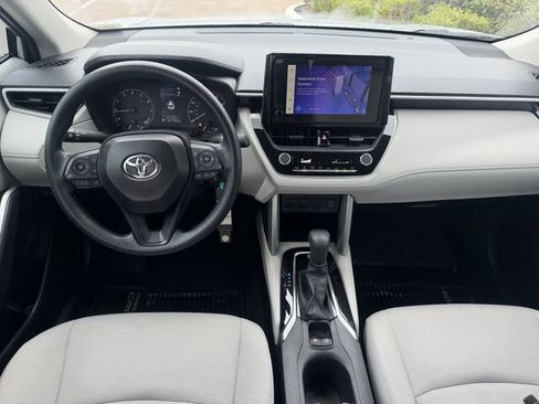 Certified 2025 Toyota Corolla Cross L FWD image 9