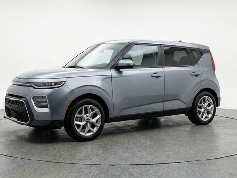 Used 2025 Kia Soul LX w/ LX Technology Package image 3