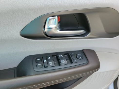 Used 2021 Chrysler Voyager LX image 24