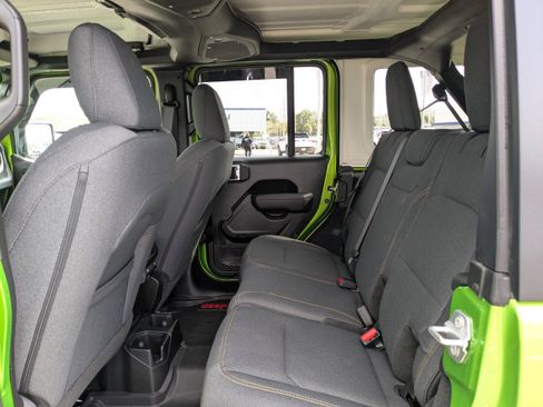 Used 2025 Jeep Wrangler Sport S image 13