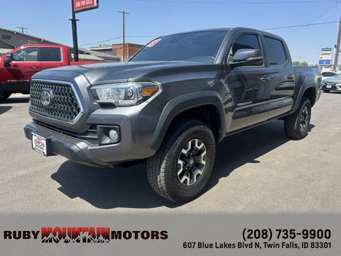 Used 2018 Toyota Tacoma TRD Off-Road w/ Technology Package AWD/4WD image 3