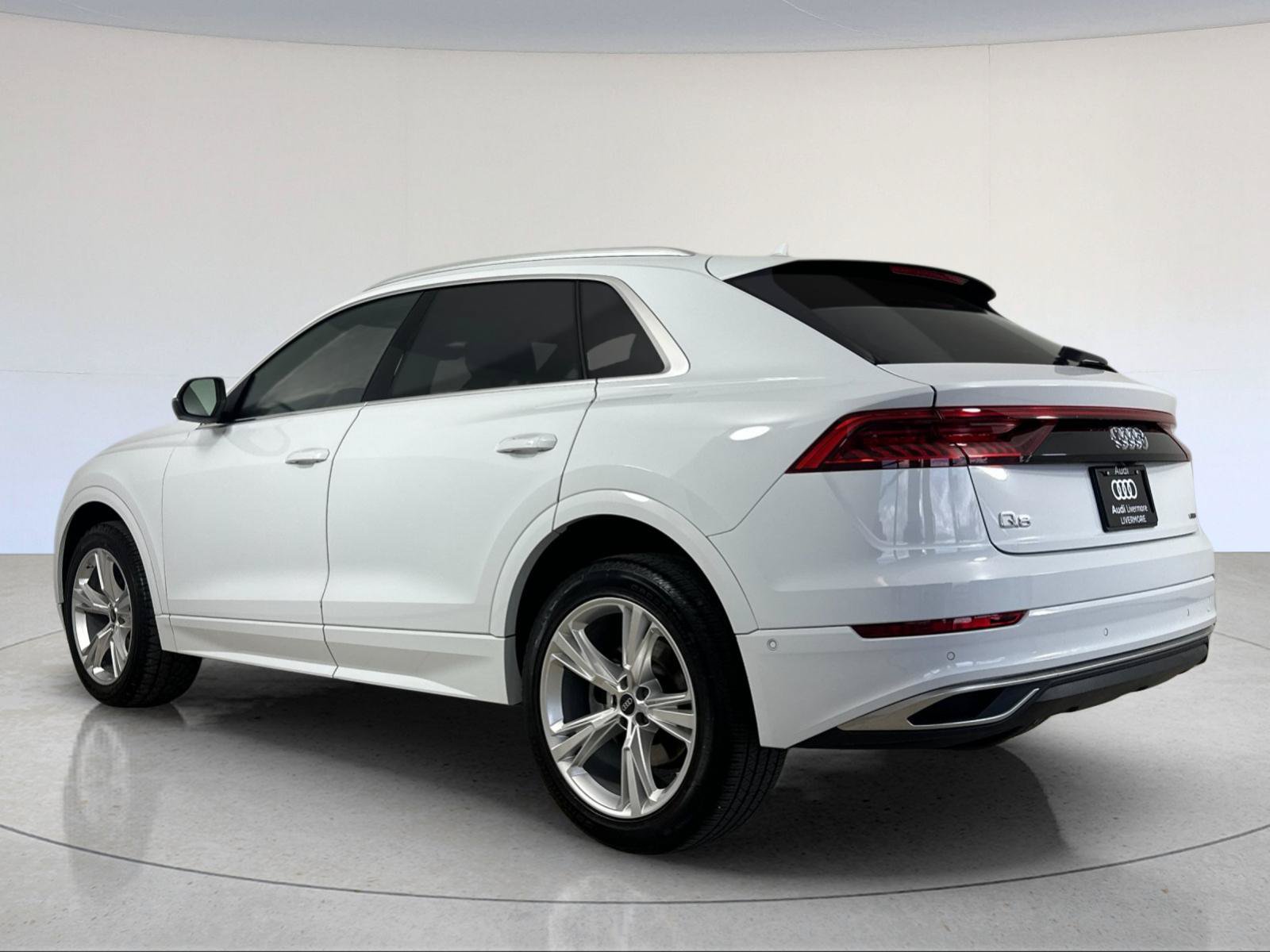 Used 2023 Audi Q8 Premium w/ Convenience Package AWD/4WD image 4