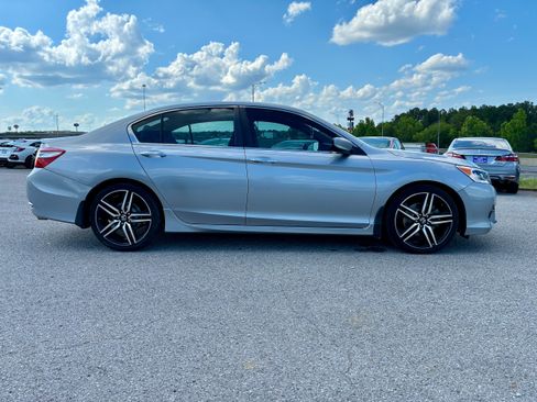 Used 2017 Honda Accord Sport Special Edition image 8
