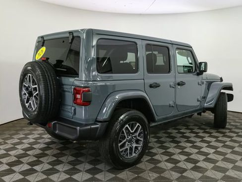 Used 2026 Jeep Wrangler Unlimited Sahara AWD/4WD image 13