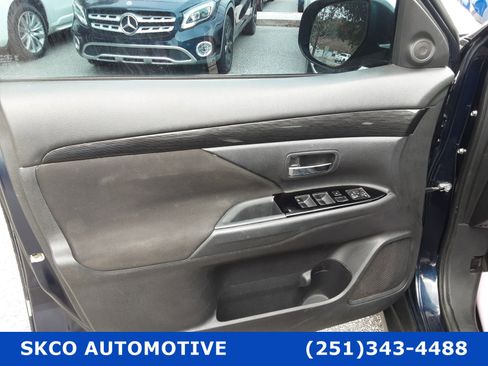 Used 2018 Mitsubishi Outlander LE image 12
