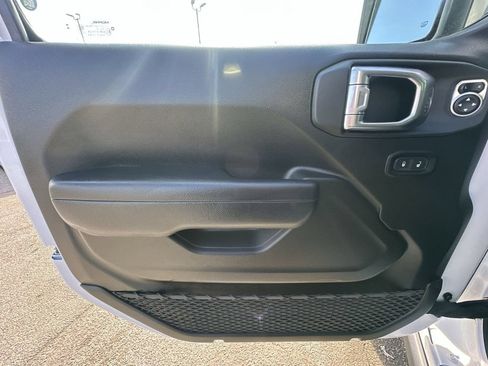 Used 2025 Jeep Gladiator Rubicon w/ Safety Group AWD/4WD image 30