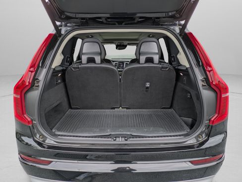 Used 2022 Volvo XC90 T6 Momentum w/ Climate Package image 9