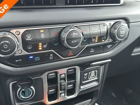 Used 2025 Jeep Wrangler Sahara 4xe image 22