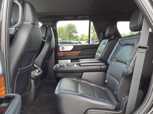 Used 2019 Lincoln Navigator Reserve AWD/4WD image 9