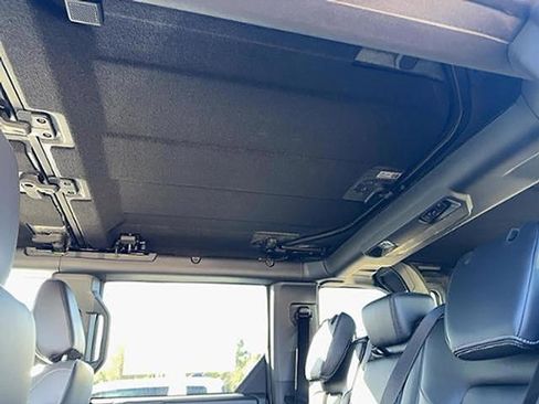 New 2025 Ford Bronco Outer Banks w/ Sasquatch Package image 18