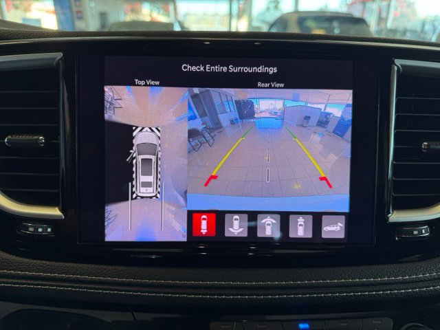 Used 2022 Chrysler Pacifica Touring-L w/ Uconnect Theater Family Group FWD image 15