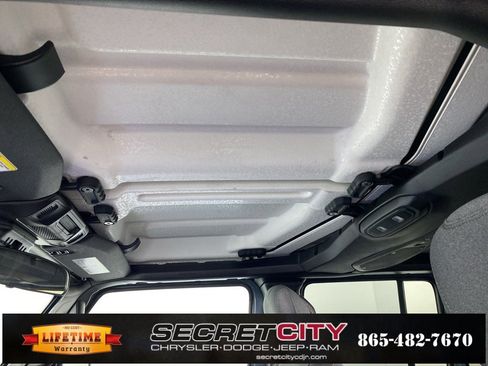 New 2025 Jeep Gladiator Sport image 24