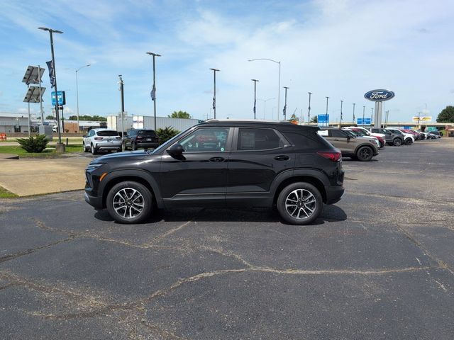 Used 2025 Chevrolet TrailBlazer LT w/ Driver Confidence Package FWD image 4