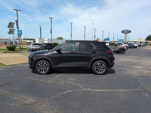 Used 2025 Chevrolet TrailBlazer LT w/ Driver Confidence Package FWD image 4
