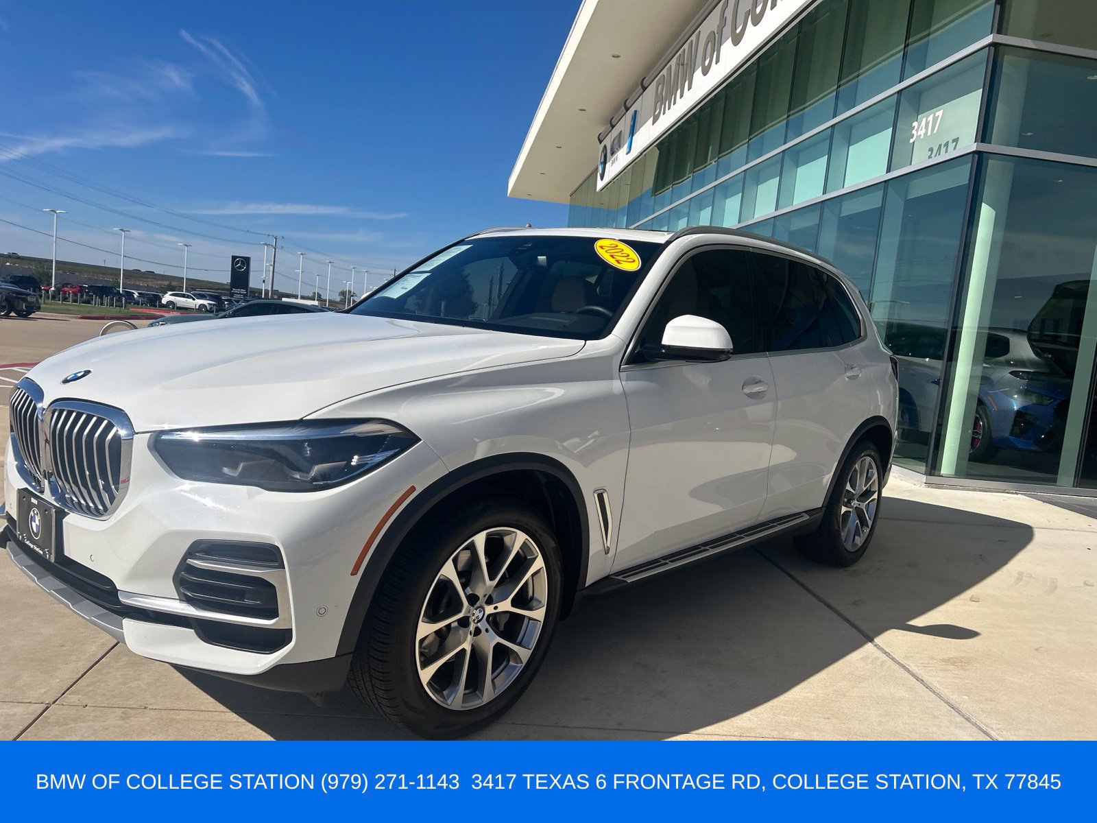 Used 2022 BMW X5 sDrive40i w/ Luxury Seating Package RWD image 2