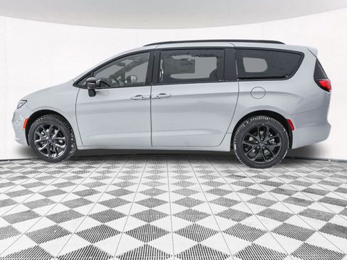 New 2026 Chrysler Pacifica Limited w/ S Appearance Package AWD/4WD image 8