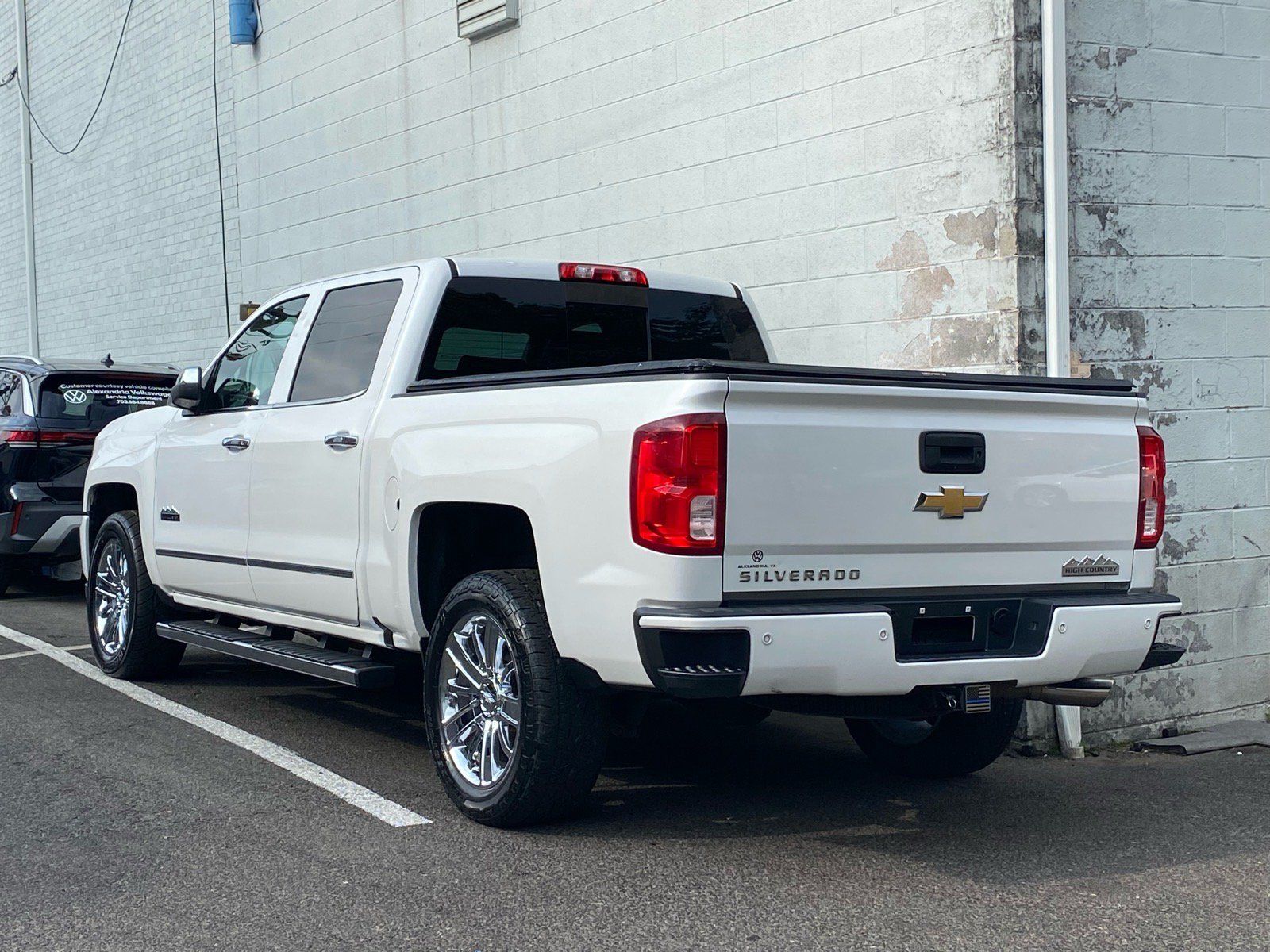 Used 2018 Chevrolet Silverado 1500 High Country RWD image 3